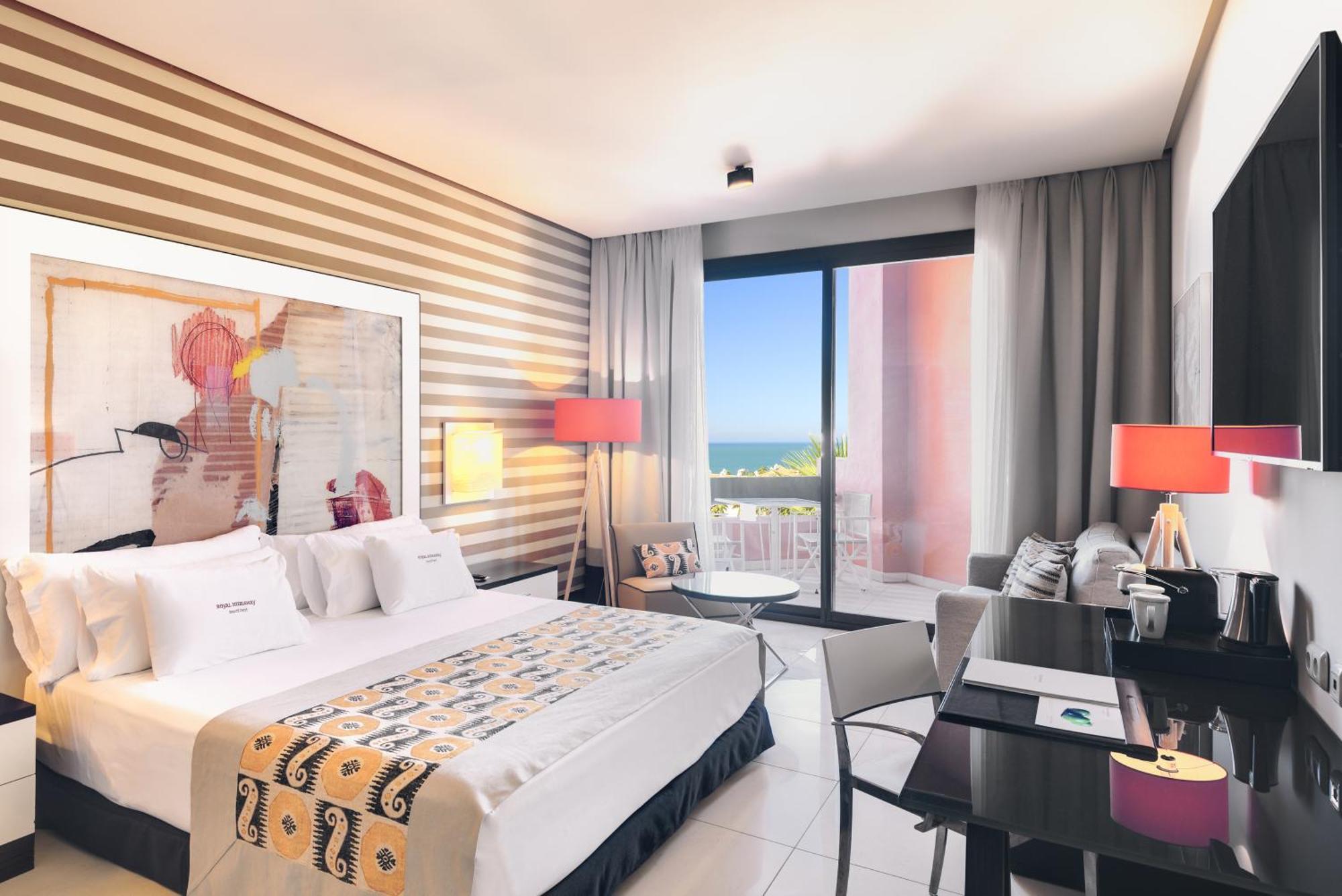 Deluxe Double or Twin Room with Side Sea View (2 Adults + 1 Child),1207728640:JPEG